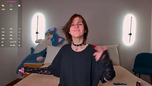 LoraPuffs online show from 05/01/26, 02:33
