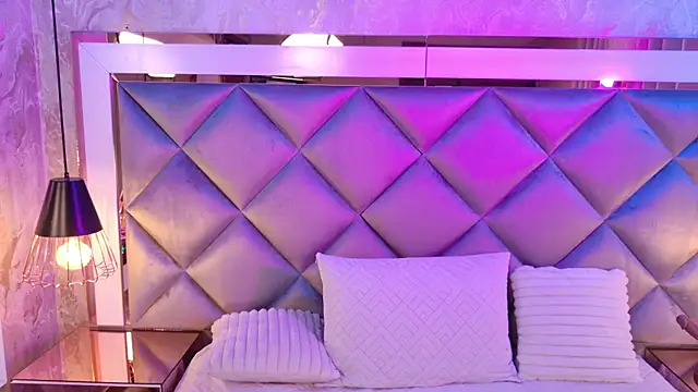 Snapshot of _giggy_2 chatting on 11/28/25, 11:54 giggy 2 online show from 11/28/25, 11:54