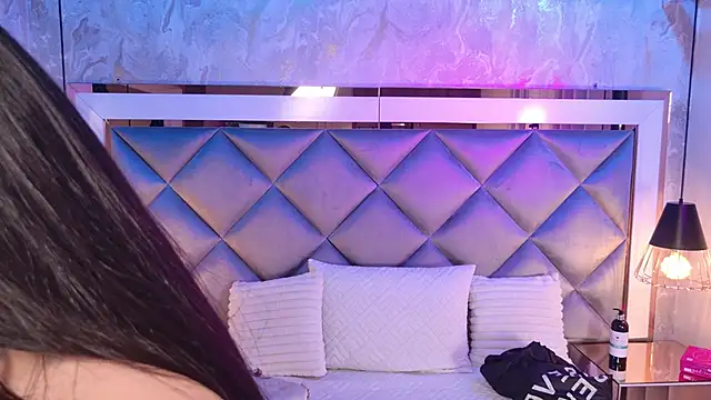 Snapshot of _giggy_2 chatting on 11/18/25, 11:35 giggy 2 online show from 11/18/25, 11:35