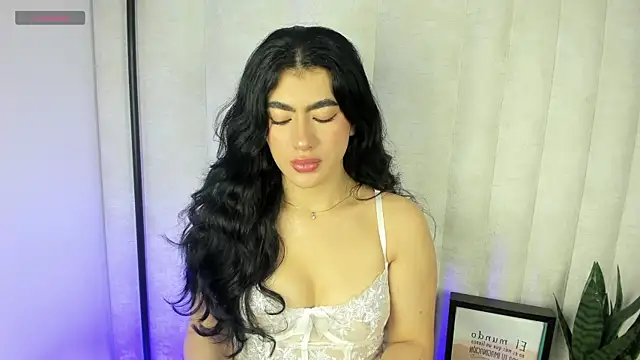 Snapshot of Emii_rous chatting on 11/10/25, 08:58 Emii rous online show from 11/10/25, 08:58