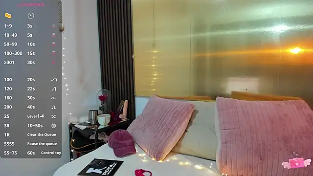 LunaaMorena online show from 11/18/25, 01:03