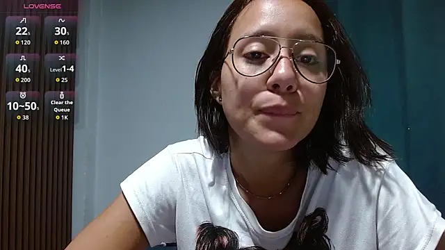 Snapshot of LunaaMorena chatting on 05/19/26, 02:24 LunaaMorena online show from 05/19/26, 02:24