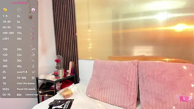 LunaaMorena online show from 11/19/25, 01:33