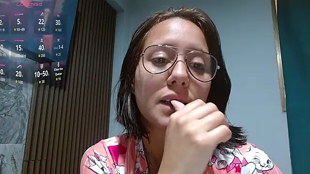 Snapshot of LunaaMorena chatting on 05/21/26, 02:03 LunaaMorena online show from 05/21/26, 02:03