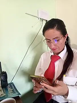 Snapshot of Valentina--1 chatting on 11/12/25, 11:58 Valentina--1 online show from 11/12/25, 11:58