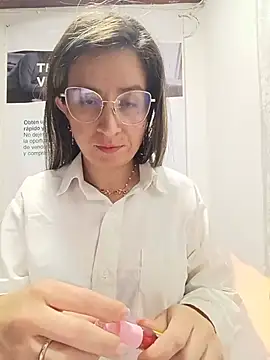 Valentina--1 online show from 05/18/26, 09:58