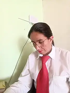 Snapshot of Valentina--1 chatting on 11/17/25, 07:40 Valentina--1 online show from 11/17/25, 07:40