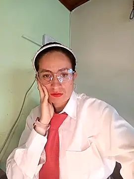 Snapshot of Valentina--1 chatting on 10/28/25, 12:04 Valentina--1 online show from 10/28/25, 12:04