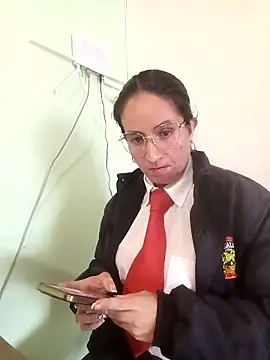 Snapshot of Valentina--1 chatting on 11/18/25, 12:52 Valentina--1 online show from 11/18/25, 12:52