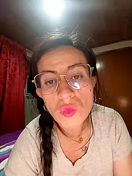 Snapshot of Valentina--1 chatting on 11/16/25, 01:21 Valentina--1 online show from 11/16/25, 01:21