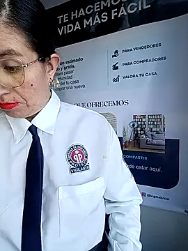 Snapshot of Valentina--1 chatting on 12/15/25, 12:00 Valentina--1 online show from 12/15/25, 12:00