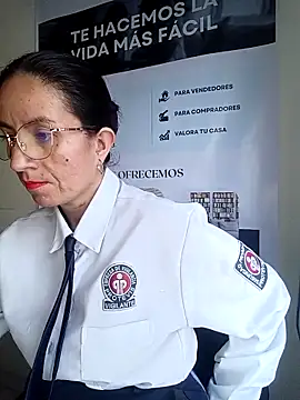 Snapshot of Valentina--1 chatting on 12/17/25, 12:10 Valentina--1 online show from 12/17/25, 12:10