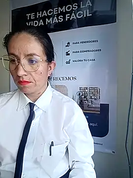 Snapshot of Valentina--1 chatting on 12/18/25, 12:09 Valentina--1 online show from 12/18/25, 12:09