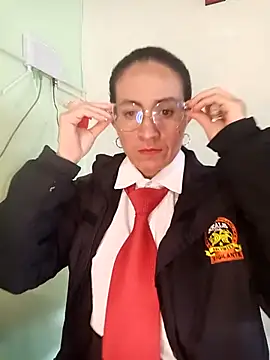 Snapshot of Valentina--1 chatting on 10/31/25, 12:02 Valentina--1 online show from 10/31/25, 12:02