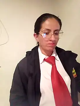 Snapshot of Valentina--1 chatting on 11/26/25, 02:11 Valentina--1 online show from 11/26/25, 02:11