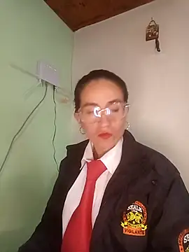 Snapshot of Valentina--1 chatting on 10/29/25, 12:04 Valentina--1 online show from 10/29/25, 12:04