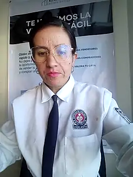 Snapshot of Valentina--1 chatting on 11/29/25, 12:05 Valentina--1 online show from 11/29/25, 12:05