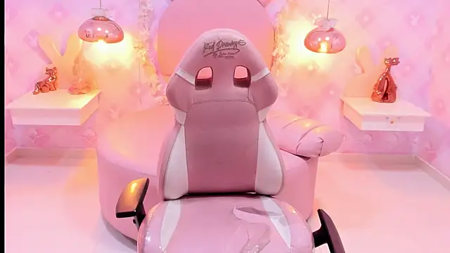 SofhiCute online show from 12/17/25, 01:38