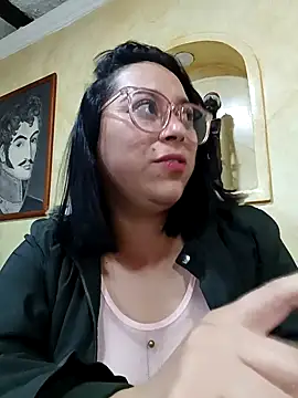Caroline-17 online show from 10/27/25, 02:40