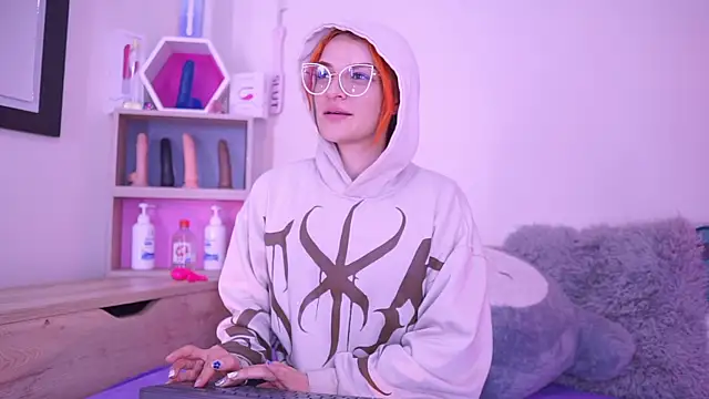 celeste blazze  online show from 11/06/25, 02:21