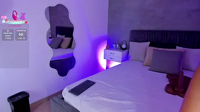 Snapshot of andreanix chatting on 02/19/26, 08:28 andreanix online show from 02/19/26, 08:28