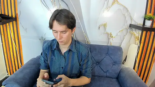 Snapshot of Aaron_LatinMen chatting on 10/24/25, 06:40 Aaron LatinMen online show from 10/24/25, 06:40
