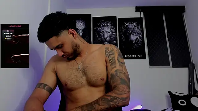 Snapshot of AUSTINN_TORRES chatting on 02/24/26, 12:44 AUSTINN TORRES online show from 02/24/26, 12:44