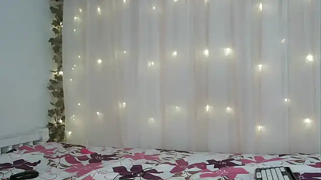 angelicahotparis18 online show from 11/13/25, 07:40