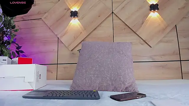 EmilyAllen 1 online show from 02/05/26, 12:01