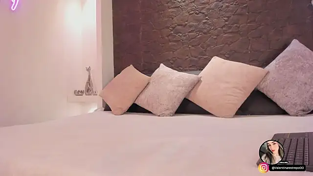 EmilyAllen 1 online show from 12/17/25, 03:55