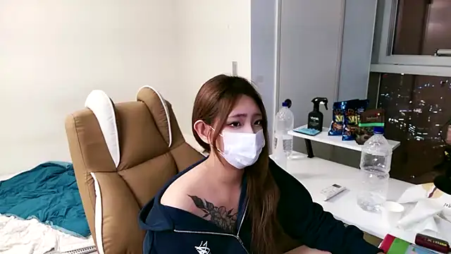 Milk Sola online show from 10/26/25, 01:22