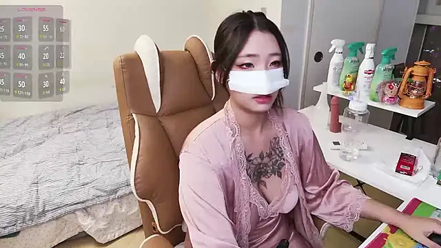 Milk Sola online show from 11/18/25, 01:14