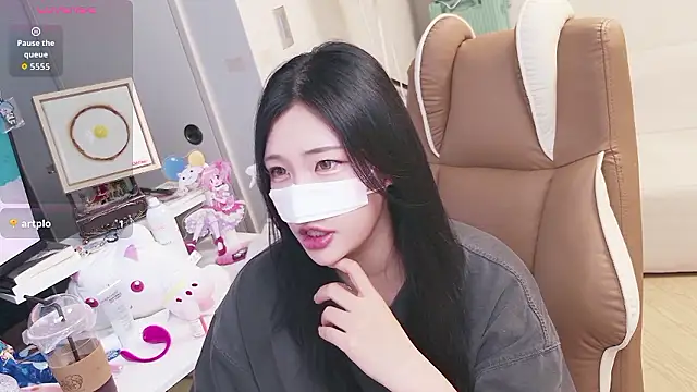 Milk Sola online show from 05/26/26, 10:57