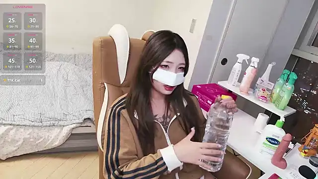 Milk Sola online show from 11/28/25, 01:44