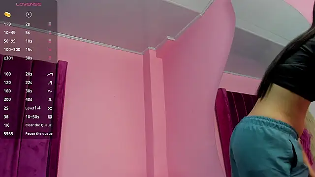 Snapshot of foxyhillx chatting on 12/18/25, 08:01 foxyhillx online show from 12/18/25, 08:01