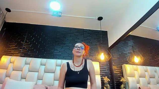 EmilyyRed online show from 11/18/25, 10:13