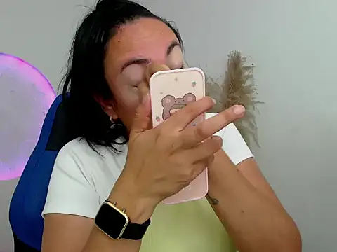 Yadis hot online show from 11/15/25, 08:57