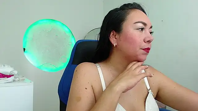 Yadis hot online show from 11/05/25, 08:56