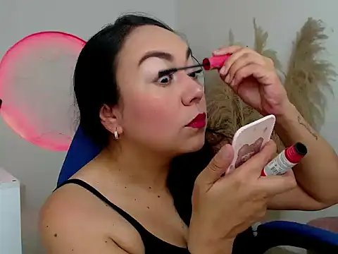 Yadis hot online show from 11/10/25, 09:31