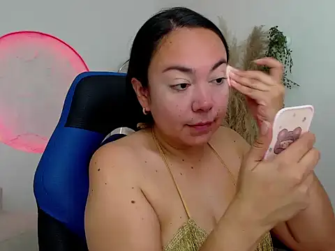 Yadis hot online show from 11/26/25, 06:41