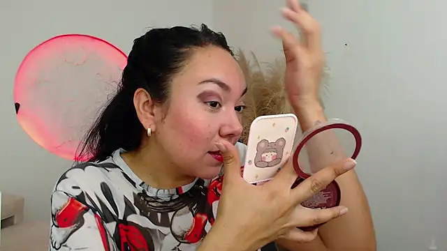 Yadis hot online show from 10/31/25, 08:16