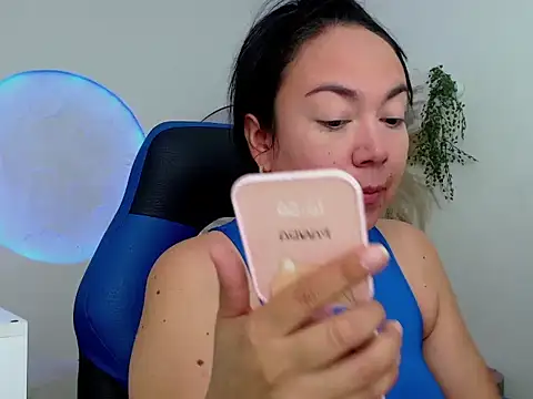 Yadis hot online show from 11/28/25, 08:42