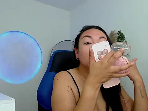 Yadis hot online show from 11/27/25, 09:04