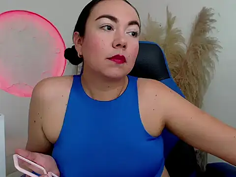 Yadis hot online show from 11/12/25, 07:51