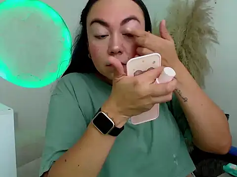 Yadis hot online show from 12/15/25, 10:15