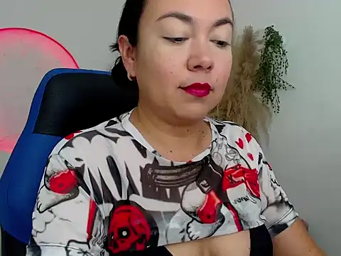 Yadis hot online show from 12/01/25, 10:21