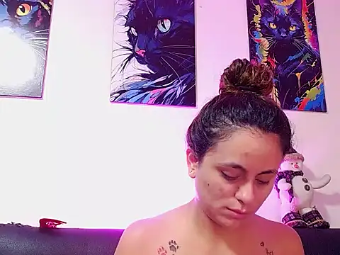 Caroline Jons online show from 11/24/25, 01:33