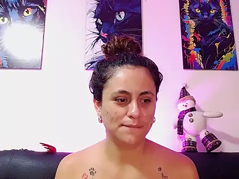 Caroline Jons online show from 11/26/25, 11:10