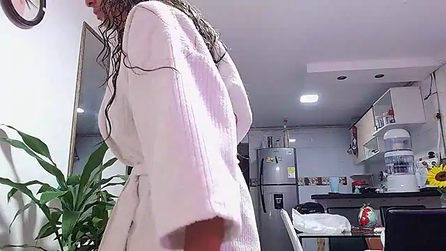 Caroline Jons online show from 12/18/25, 07:18