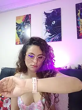 Caroline Jons online show from 12/15/25, 11:49